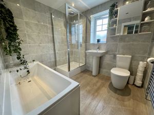 Master En-Suite- click for photo gallery